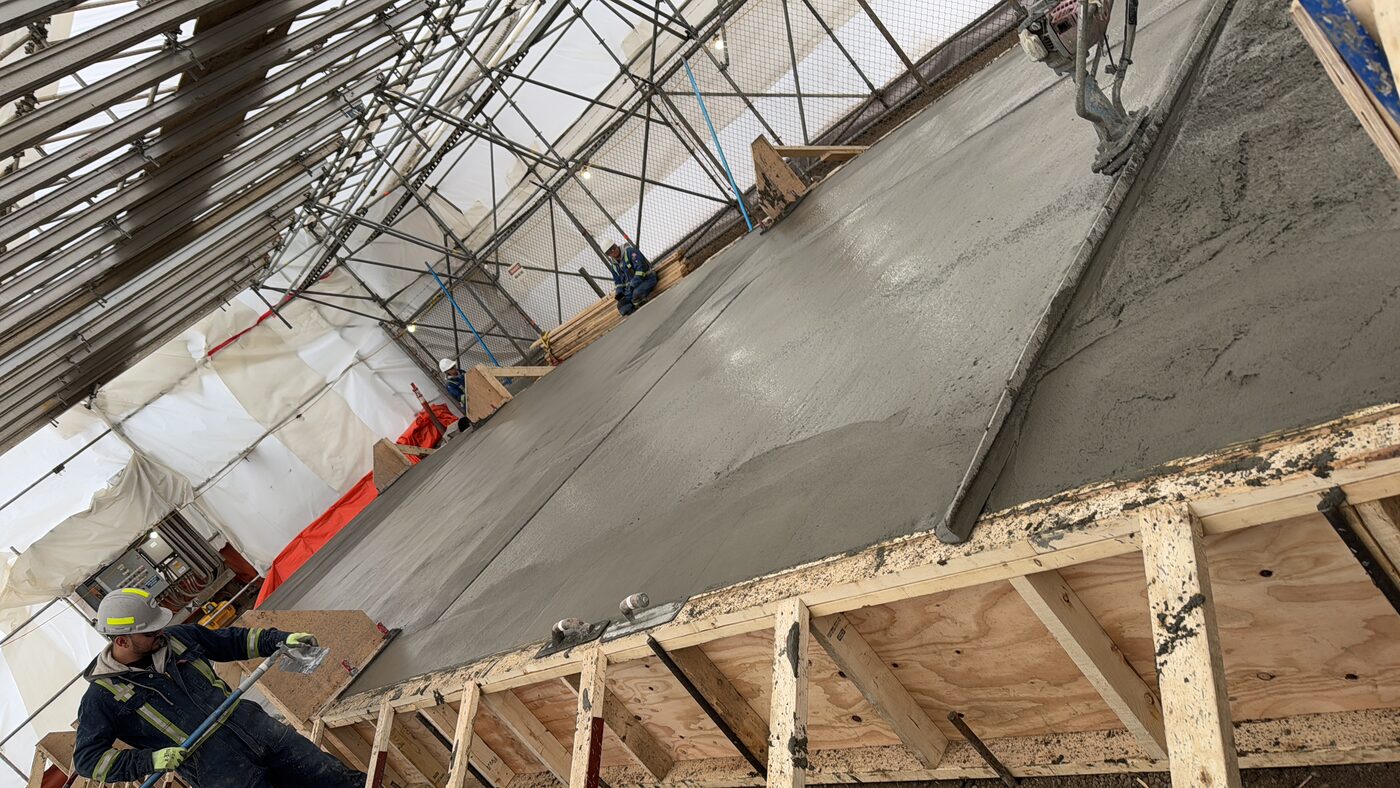 Acabado de losa bajo carpa